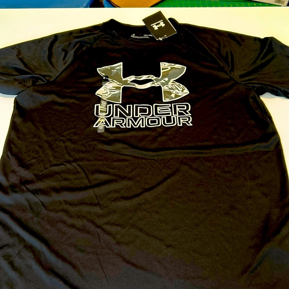 NWT Youth XL UA Tech Hybrid short sleeve